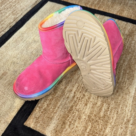 Pink rainbow uggs - Picture 3 of 4